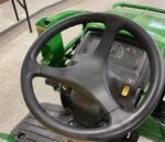 Micro-Tracteur John Deere 1025R avec chargeur, godet et tondeuse ventrale. – Image 11